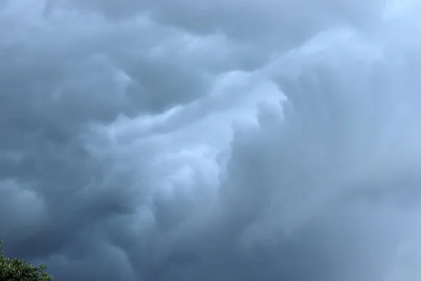 Dichte Wolke Bedeckt Den Himmel — Stockfoto