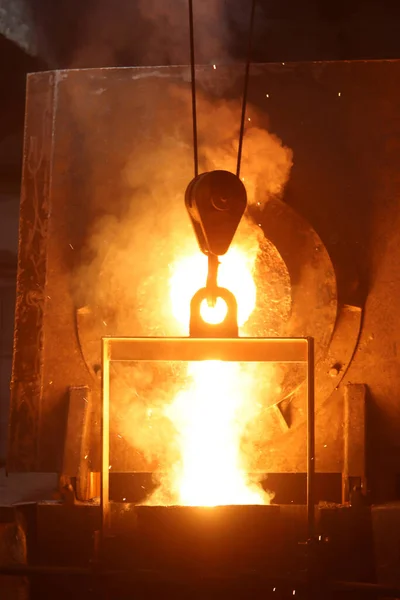 金属産業の仕事 ファウンドリ工場 — ストック写真