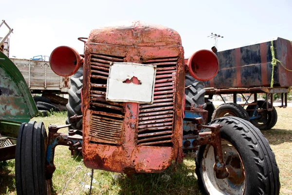 Viejo Tractor Oxidado Campo — Foto de Stock