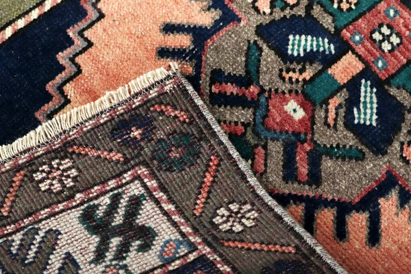 Dokuma halıların desenleri ve renkleri