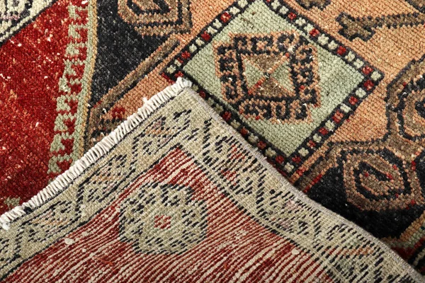 Dokuma halıların desenleri ve renkleri