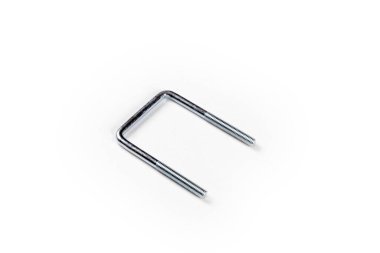 Beyaz arka planda çelik vidalar