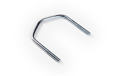 Beyaz arka planda çelik vidalar