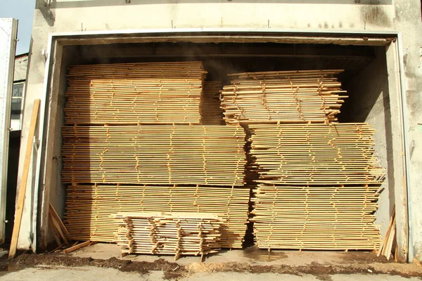 Holzkonstruktionsmaterial Haufen Bauholz Auf Der Baustelle — Stockfoto