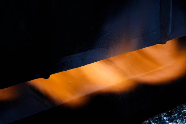 1300度から1500度までの温度の鉄鋼混合金属用炉 — ストック写真