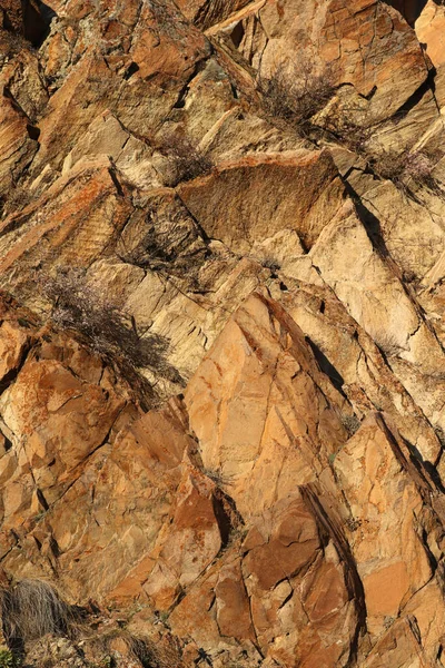 岩や丘の層 天然石褐色の表面 — ストック写真