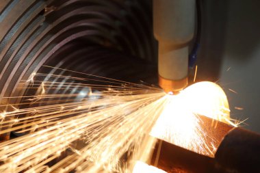 cnc lazer kesme makinesi fabrikada