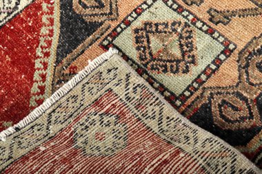 Dokuma halıların desenleri ve renkleri