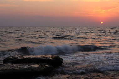 Denizin üzerinde gün batımı. Antalya Türkiye