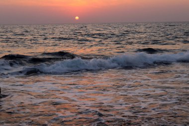 Denizin üzerinde gün batımı. Antalya Türkiye