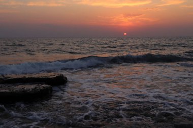 Denizin üzerinde gün batımı. Antalya Türkiye