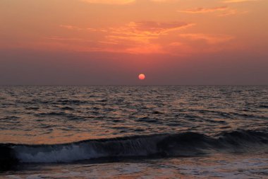 Denizin üzerinde gün batımı. Antalya Türkiye