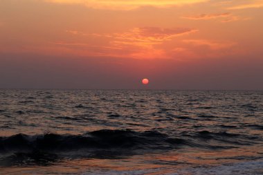 Denizin üzerinde gün batımı. Antalya Türkiye