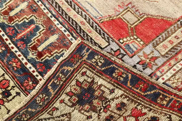 Dokuma halıların desenleri ve renkleri