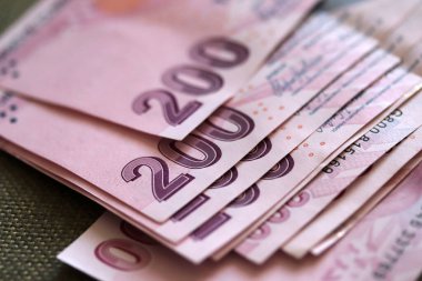 İki yüz Türk Lirası banknotlar dolaşıma kapatın