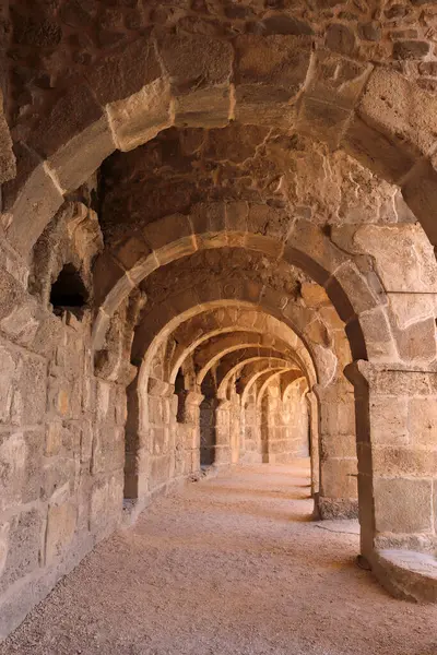 Aspendos, Hindi. İkinci yüzyıl Roma tiyatrosu