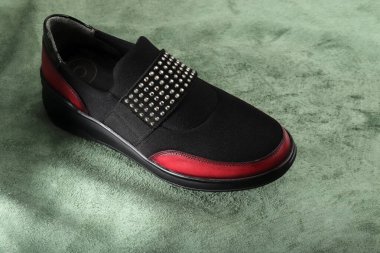 Rahat ve şık kadın ayakkabıları.