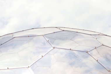 Şeffaf çan çadırı, göz alıcı kamp, açık hava yaşam tarzı. Igloo tarzı