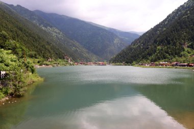 Uzungl, Türkiye 'nin Trabzon ilinde bulunan bir göldür..