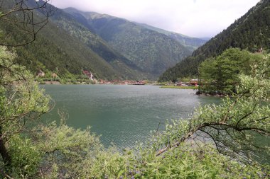 Uzungl, Türkiye 'nin Trabzon ilinde bulunan bir göldür..