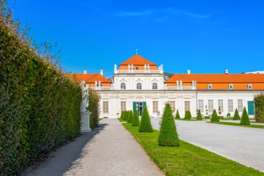 Viyana, Avusturya - 7 Eylül 2022: Belvedere Sarayı 'ndaki Belvedere Bahçeleri' nin sonbahar manzarası 