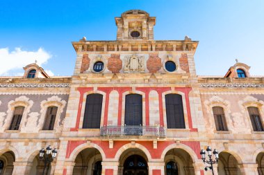 Barselona, İspanya - 26 Mart 2023: Ciutadella Park 'taki Katalonya Parlamentosu Sarayı' nın ayrıntılı görünümü