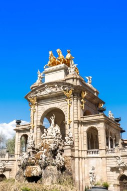 The Parc de la Ciutadella, Barcelona, İspanya 'daki şelalenin tepesinin detaylı bir görüntüsü