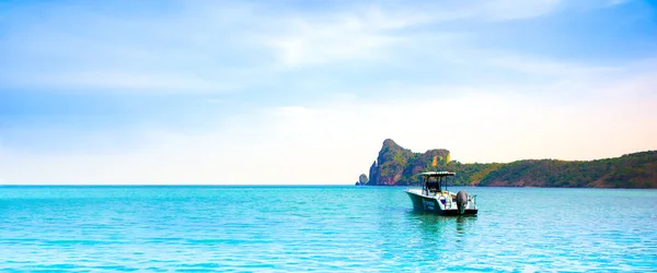 泰国克拉比 2023年4月23日 美丽的印度洋海岸风景和菲菲岛上的沙滩 — 图库照片