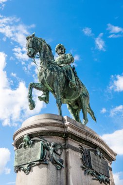 Viyana, Avusturya - 4 Ekim 2023: Albertina Müzesi önündeki Arşidük Albrecht Anıtı 'nın ayrıntılı görünümü