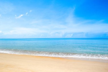 Tayland 'ın Phuket adasında kumlu bir plajı olan Hint Okyanusu' nun güzel manzarası.
