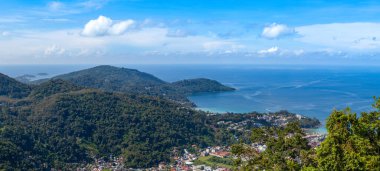 Hint Okyanusu, Phuket Adası, Tayland 'ın tropikal kıyılarının güzel panoramik manzarası