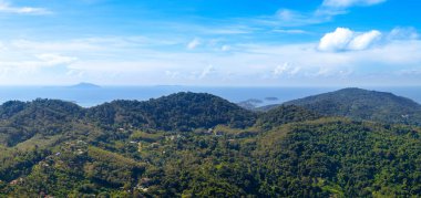 Hint Okyanusu, Phuket Adası, Tayland 'ın tropikal kıyılarının güzel panoramik manzarası