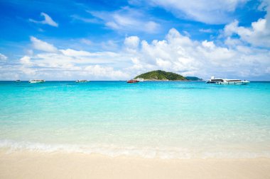 Similan Adaları - 10 Kasım 2023: Cennet manzaralı, şnorkelli ve dalış noktalı Similan Adaları yakınlarındaki tekne turları  