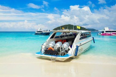 Similan Adaları - 10 Kasım 2023: Cennet manzaralı, şnorkelli ve dalış noktalı Similan Adaları yakınlarındaki tekne turları  