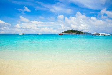 Similan Adaları - 10 Kasım 2023: Cennet manzaralı, şnorkelli ve dalış noktalı Similan Adaları yakınlarındaki tekne turları  