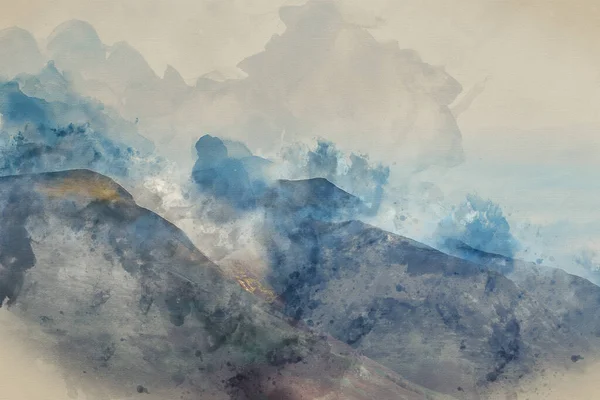 Blencathra 'nın alçak bulut sisi ve sisle kaplı güzel manzarası Lake District' teki Walla Crag 'dan izleniyor.