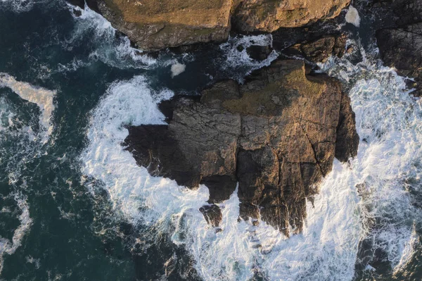 Beautiful Aerial Drone Landscape Image Bird Eye View Waves Crashing — Stock Photo, Image
