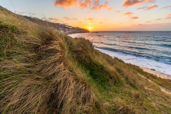 Güneş Batarken Cornwall Daki Sennen Koyu Nun Güzel Manzarası Karamsar — Stok fotoğraf