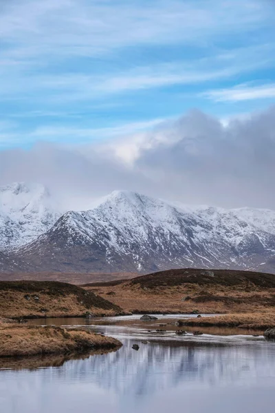 Majestic Winter Panorama Landscape Image Mountain Range Peaks Viewed Loch — Stockfoto