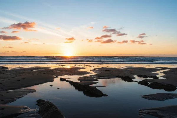Bela Imagem Paisagem Verão Pôr Sol Widemouth Bay Devon Inglaterra — Fotografia de Stock