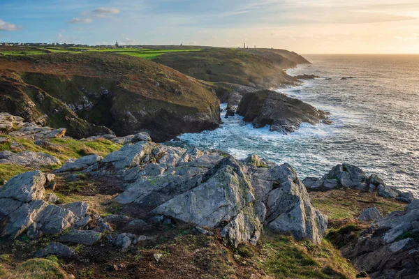 Gyönyörű Naplemente Táj Kép Cornwall Szikla Tengerpart Bányák Háttérben Nézett — Stock Fotó