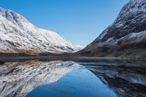 Vacker Vinter Landskap Bild Loch Achtriochan Skotska Höglandet Med Fantastiska — Stockfoto