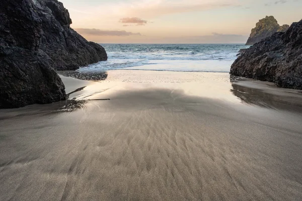 Impressionante Nascer Sol Sobre Kynance Cove Paisagem Cornualha Inglaterra Com — Fotografia de Stock