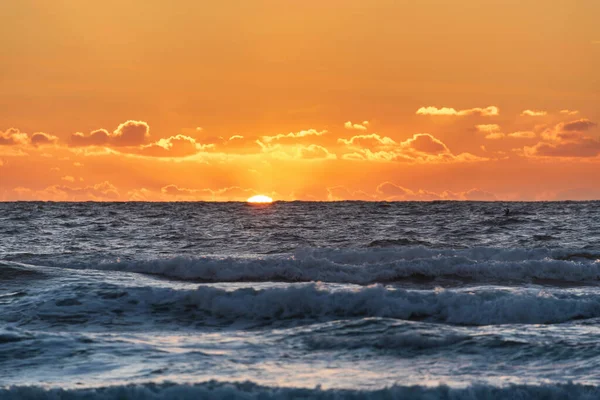 Piękny Letni Zachód Słońca Krajobraz Obrazu Widemouth Bay Devon Anglii — Zdjęcie stockowe