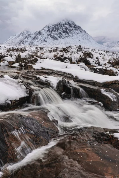 Bonita Paisagem Inverno Imagem River Etive Primeiro Plano Com Icônico — Fotografia de Stock