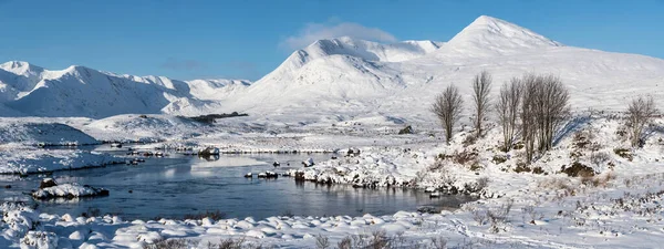 Majestueuze Winter Landschap Beeld Zoek Naar Schotse Hooglanden Bergketen Loch — Stockfoto
