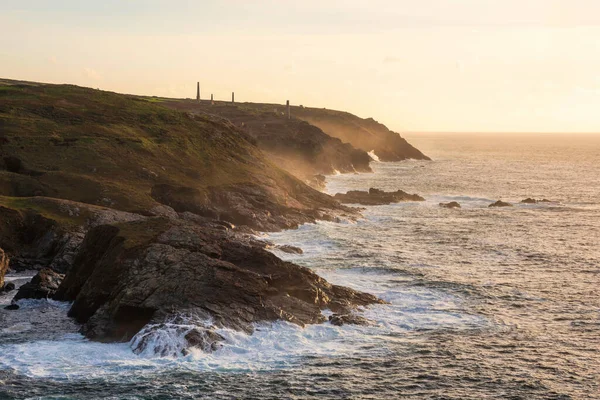 Krásný Západ Slunce Krajina Obraz Cornwall Útesu Pobřeží Cínovými Doly — Stock fotografie