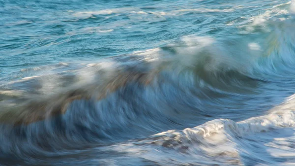 Mocné Velké Tyrkysové Barevné Vlny Narážející Zátoky Sennen Cornwallu Během — Stock fotografie