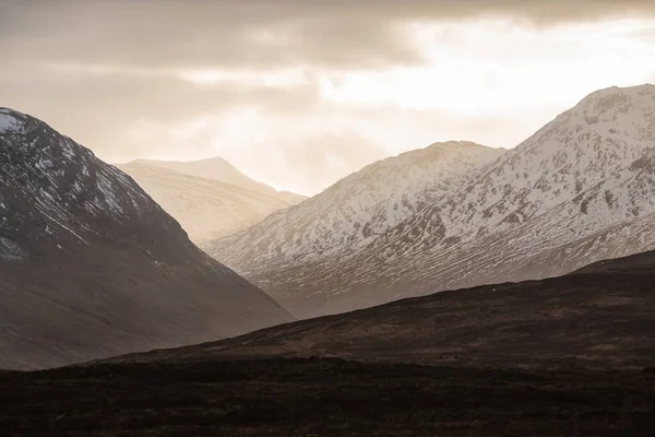 Skoçya Nın Etive Mor Bölgesindeki Kayıp Vadi Manzarasında Çarpıcı Kış — Stok fotoğraf