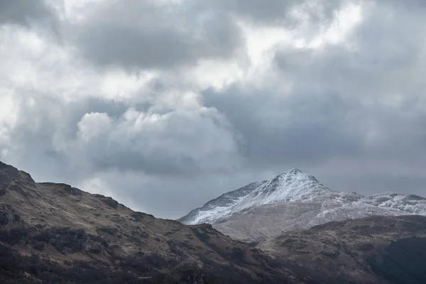Schöne Landschaft Bild Des Schneebedeckten Ben Lomond Berggipfel Den Schottischen — Stockfoto